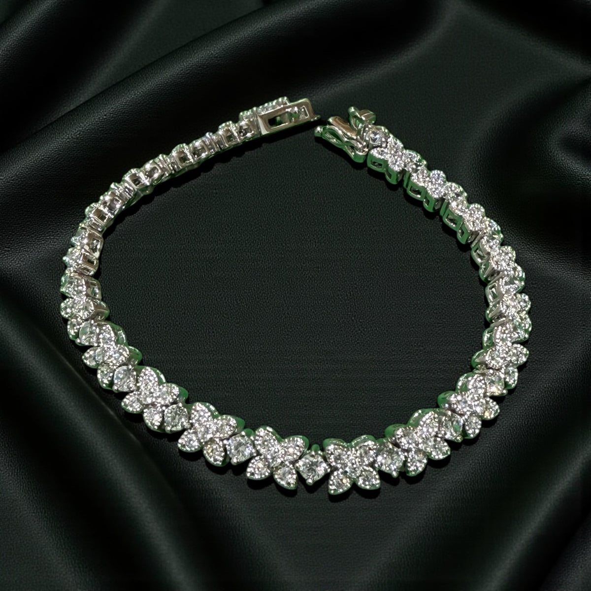 DIAMOMD FLOWER BRACELET