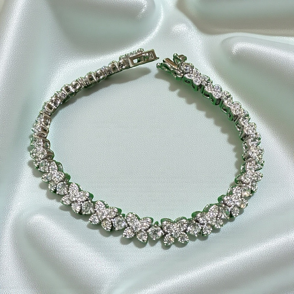 DIAMOMD FLOWER BRACELET