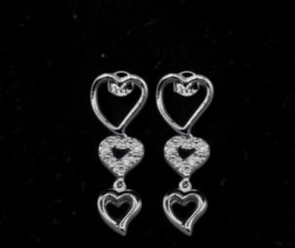 925 sterling silver simulated diamonds heart earrings