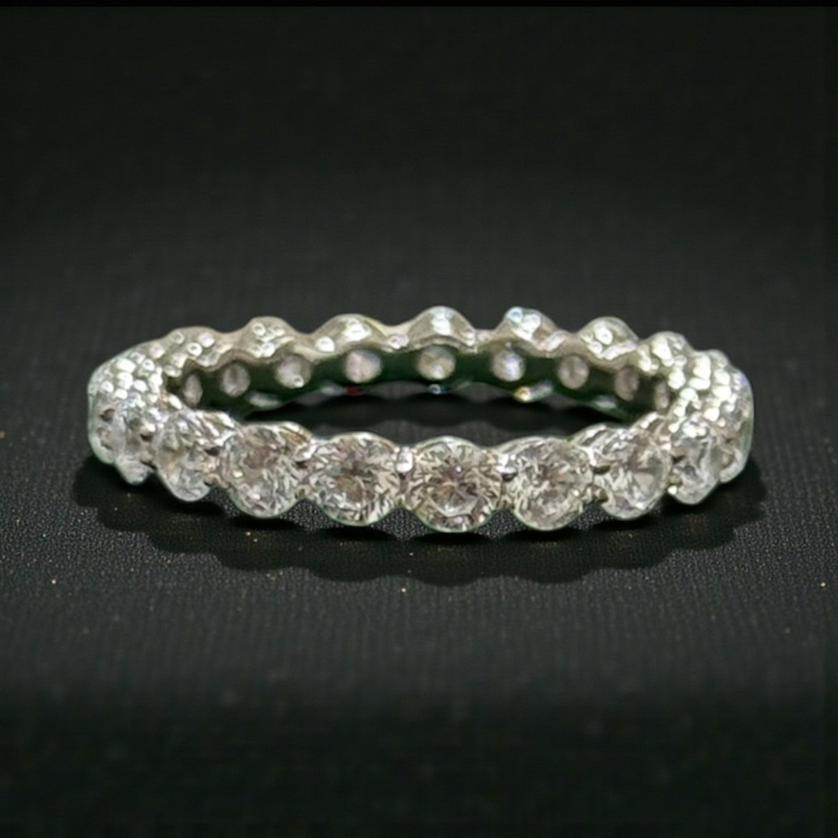 DAIMOND LOOK CRYSTALLINE INFINITY BAND