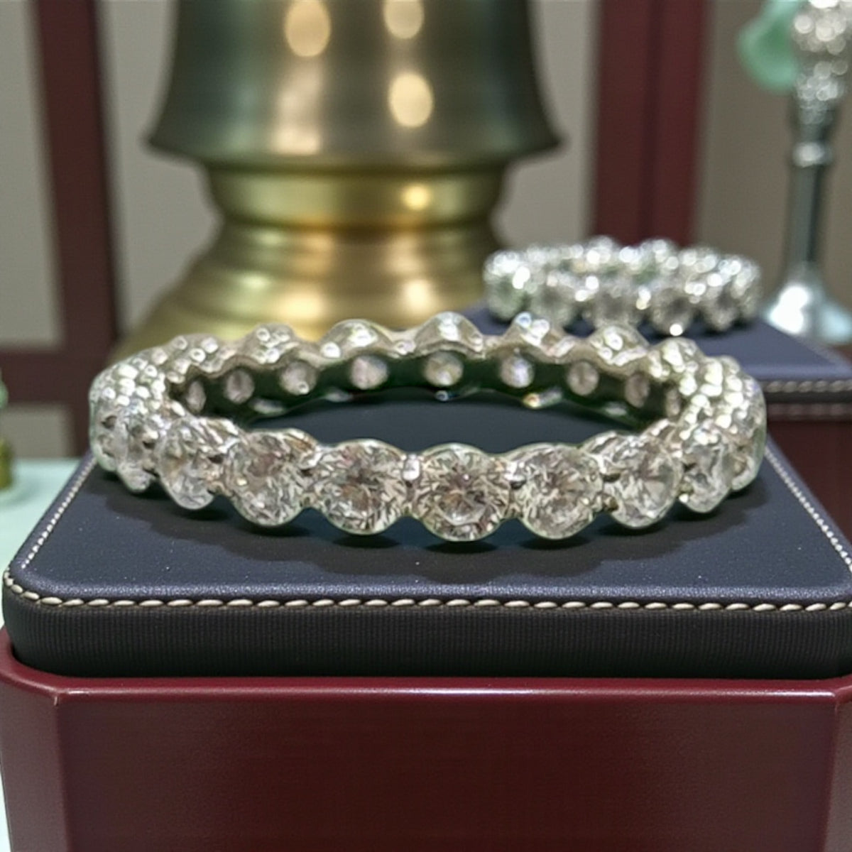 DAIMOND LOOK CRYSTALLINE INFINITY BAND