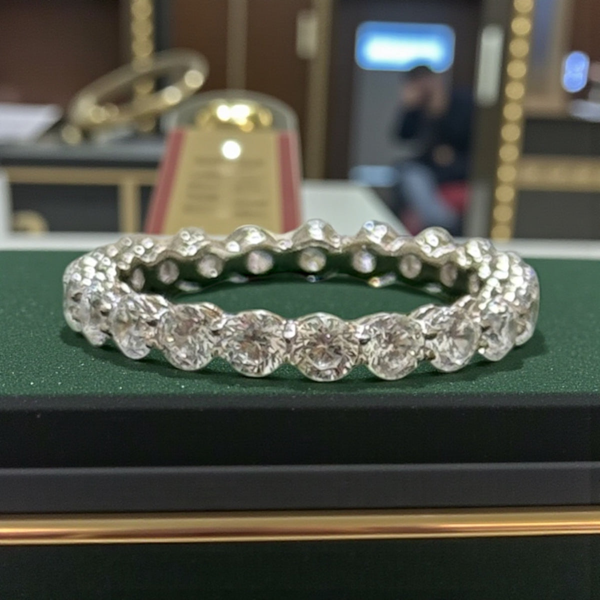 DAIMOND LOOK CRYSTALLINE INFINITY BAND