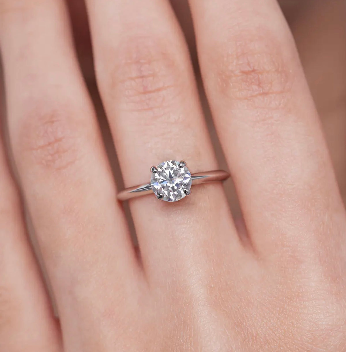 2 Carat Moissanite Round Cut Four-prong Setting Ring
