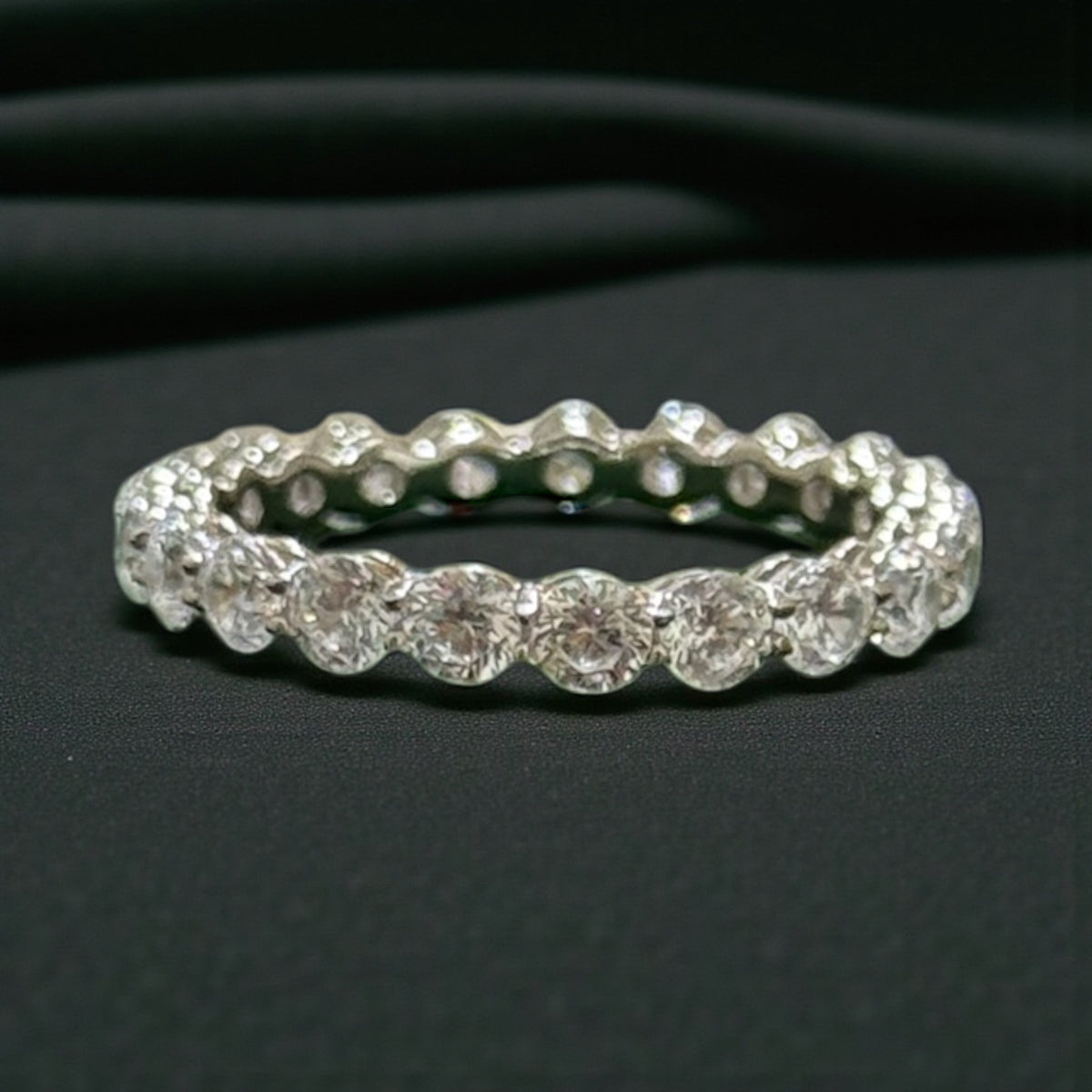 DAIMOND LOOK CRYSTALLINE INFINITY BAND