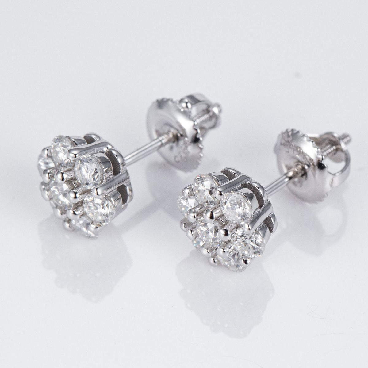 GORGEOUS FLOWER STUDS MOISANNITE