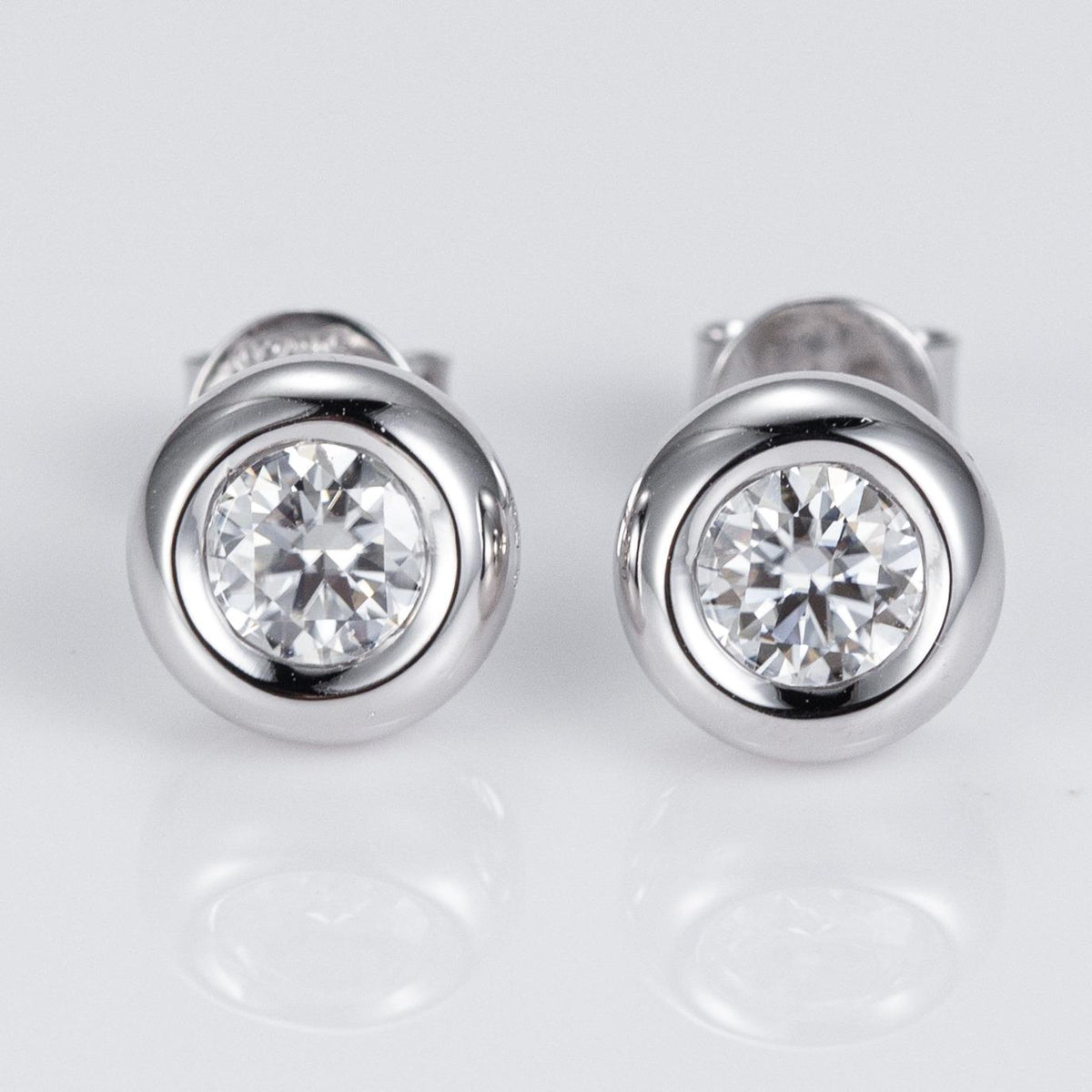 ROUND CUT STUNNING STUDS MOISANNITE