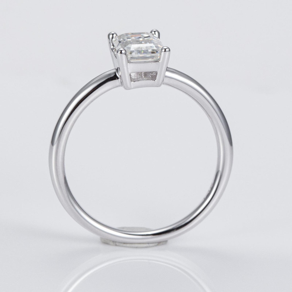 EMERALD CUT 1.0CT WEDDING RING MOISANNITE